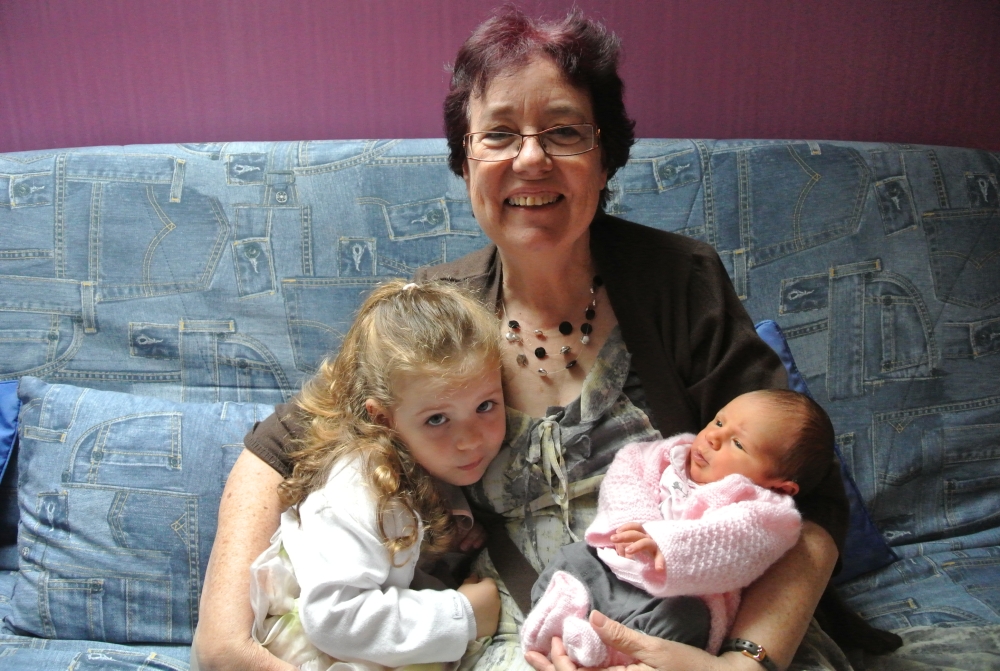 Nadine et ses 2 jolies petites filles.jpg